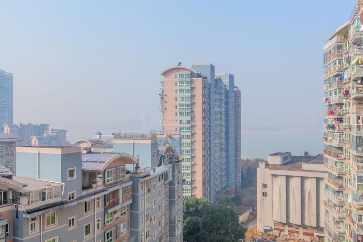 Wuhan Wuchang-Wuchang River Beach- Locals Apartment 00139250 Exterior photo